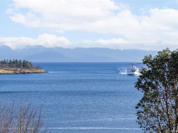 2560 Departure Bay Rd #303, Nanaimo, BC V9S 5P1