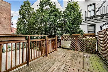 Rented by R New York