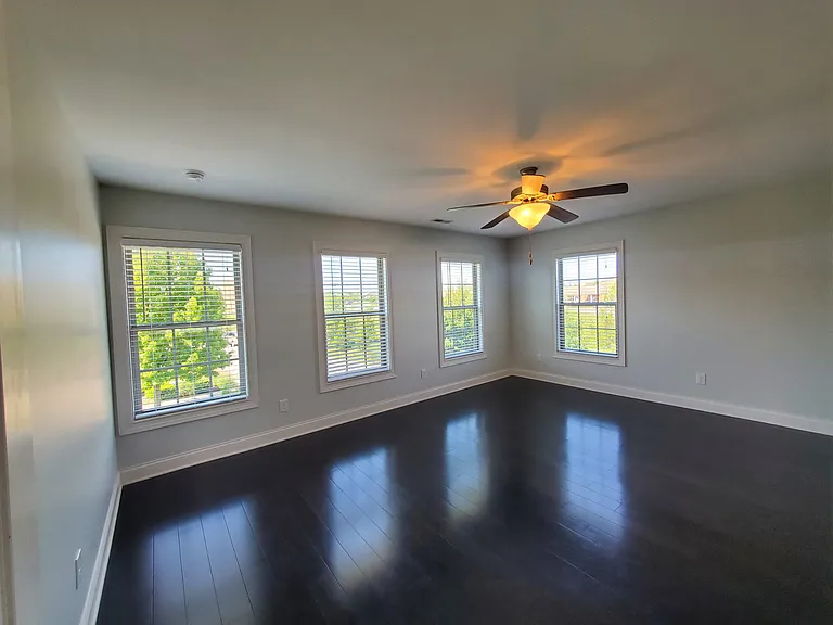 3260 Beacon St — Photo 23