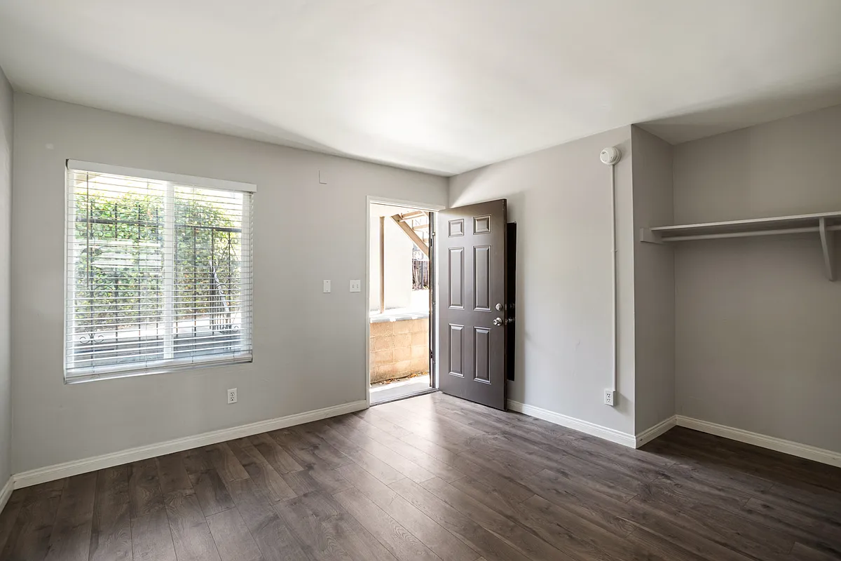 Building Photo - 1619 Lucile Ave #2