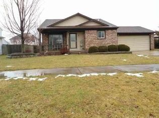 51941 Fox Pointe Dr, New Baltimore, MI 48047