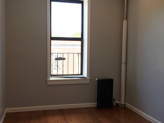 5th image of 558 Parkside Ave #4