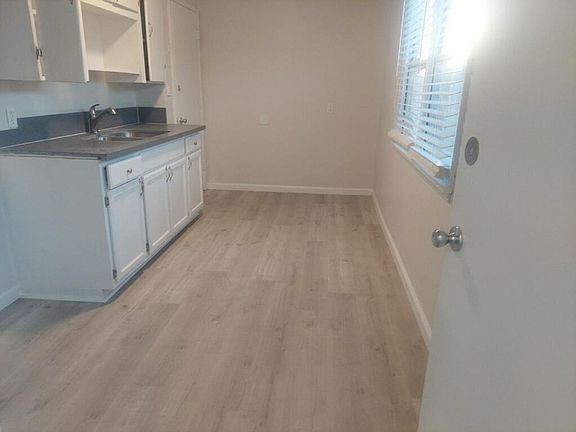 3rd image of 10961 S Figueroa St #6
