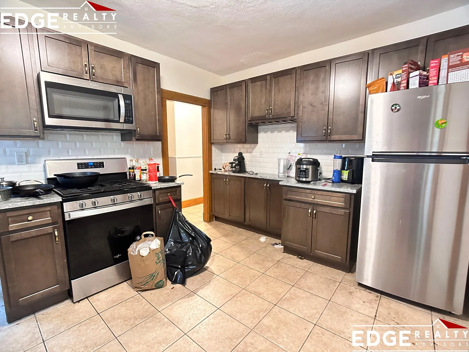 4 bed, 9999 sqft, $3,600 — Photo 1
