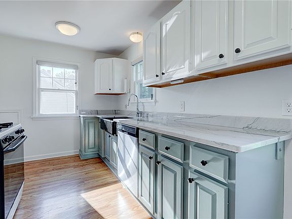 5th image of 15 Maple St