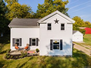 571 N Baldwin Rd, Oxford, MI 48371