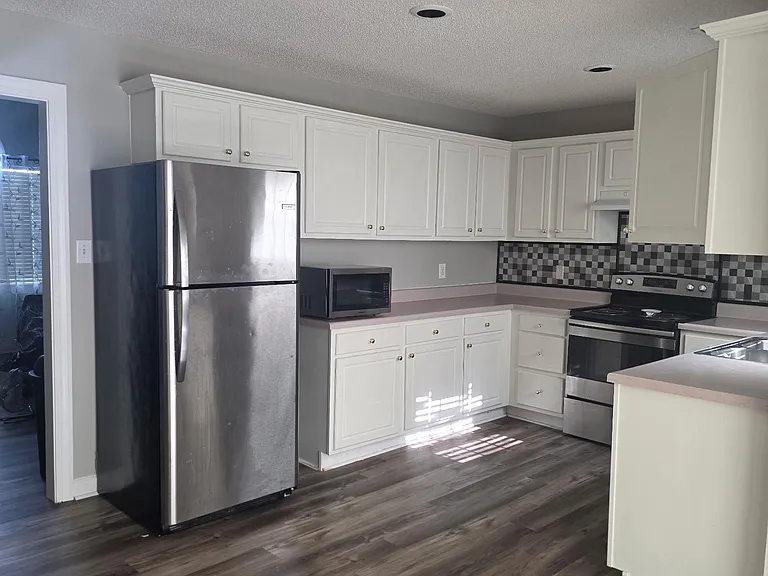 1504 Greys Mill Rd — Photo 3