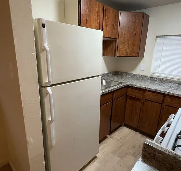 323 Webster St — Photo 4