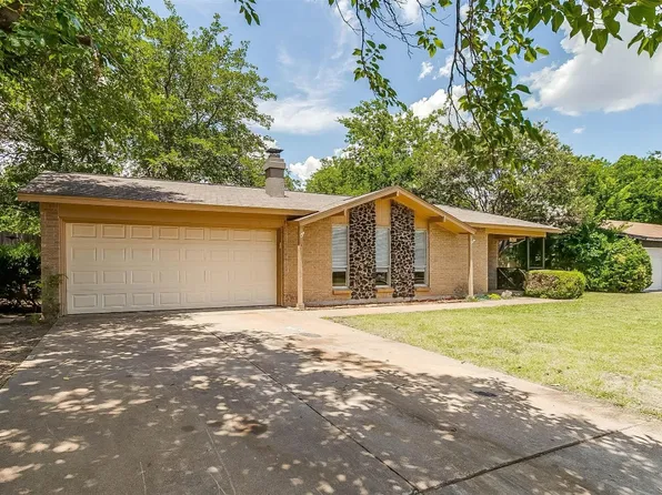 305 Bernice Ct, Burleson, TX 76028