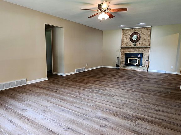 5th image of 2714 Woodside Dr