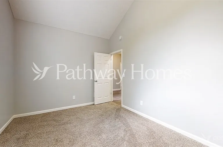 8401 Somerton Cir — Photo 15