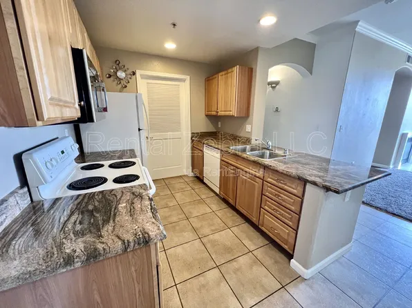 1360 Shady Ln, Turlock, CA 95382