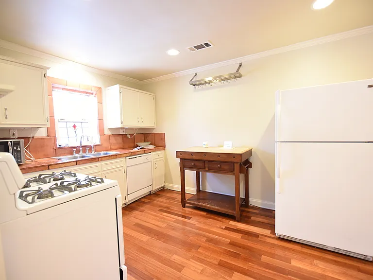 9015 San Leandro Dr — Photo 12