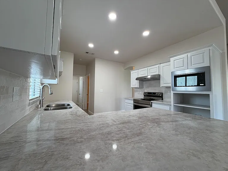 2128 E Saint Andrew Dr — Photo 3