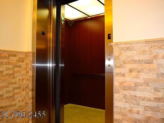 5th image of 3176 37th St #3B