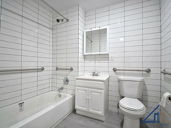 3rd image of 3554 Carlisle Pl #1B