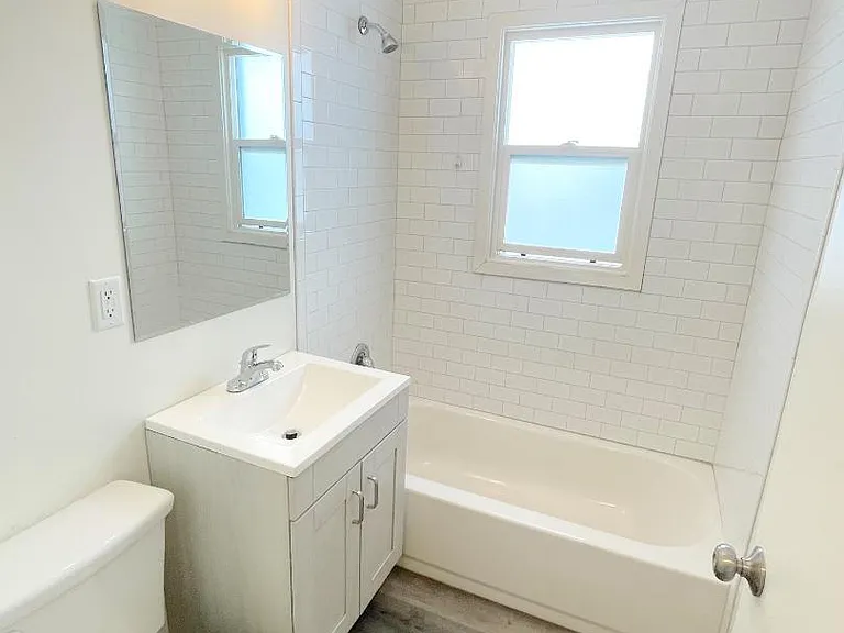 1054 W Goodyear Ave #F — Photo 11