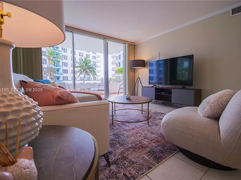 5151 Collins Ave #428 — Photo 3