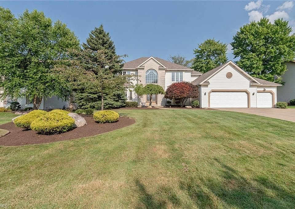 1st image of 645 Clinton Ln
