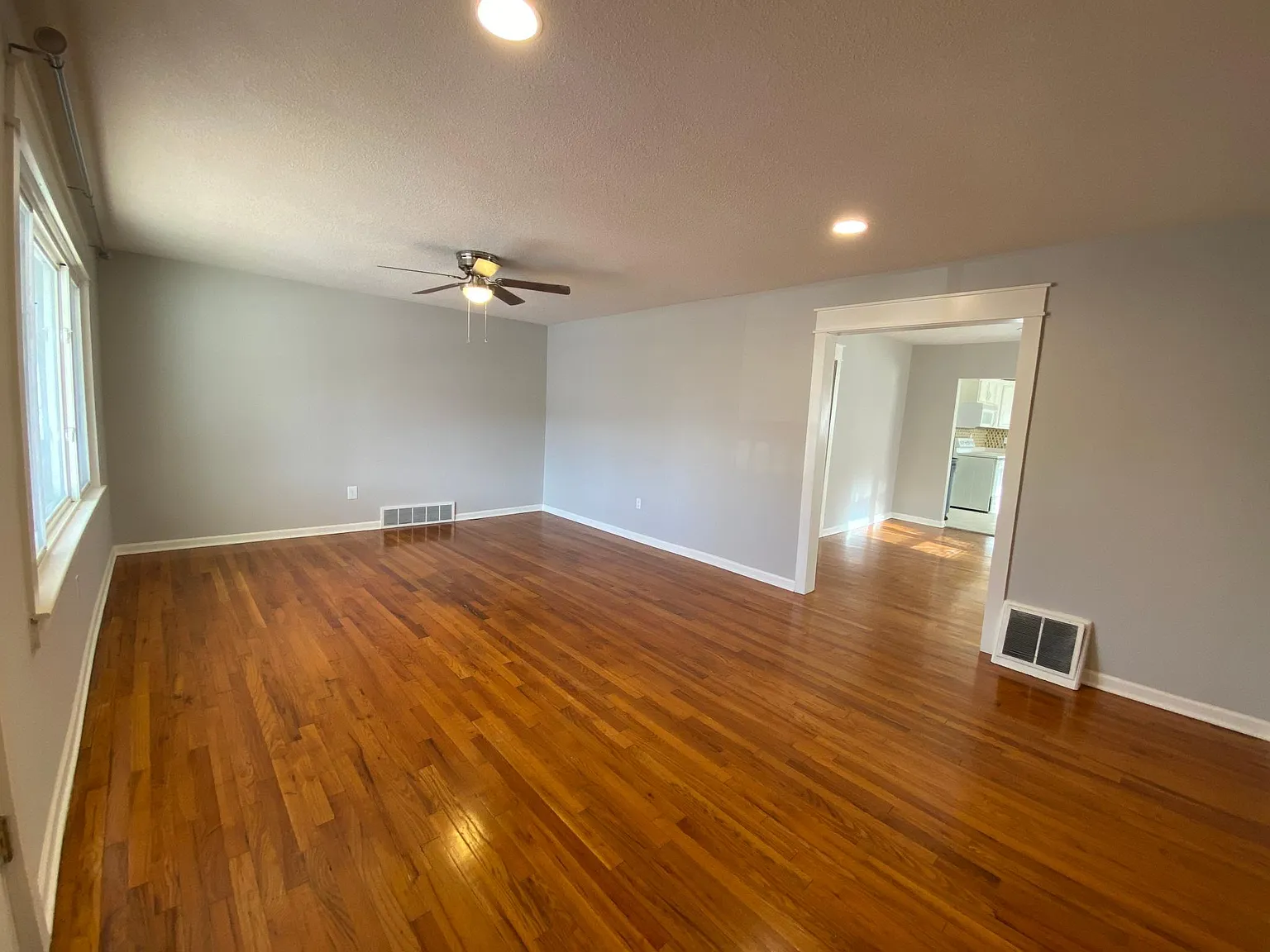 2 bed, 955 sqft, $1,675 — Photo 4