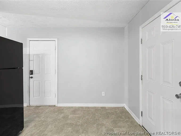 818 Grambling Ct — Photo 8