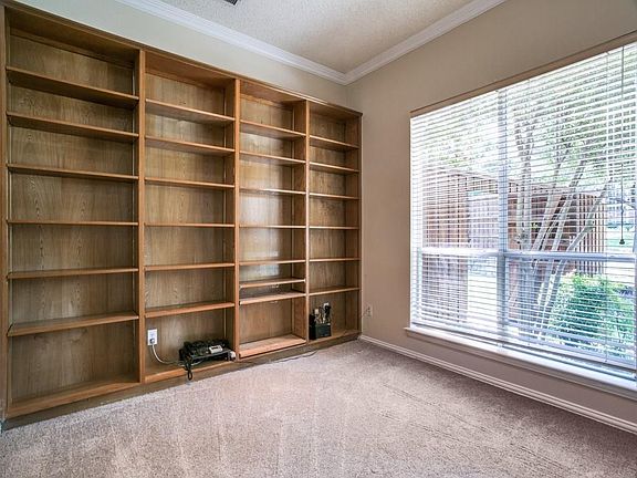 4th image of 708 Mid Pines Dr