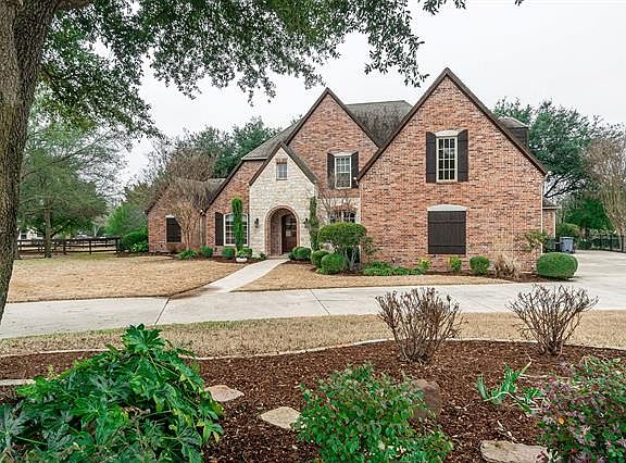 2nd image of 882 Saint James Ct