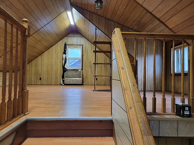 1054 Bay St — Photo 21