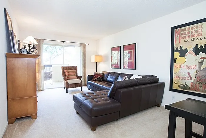 4875 Mowry Ave — Photo 8