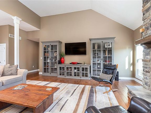 5th image of 4181 Maidstone Ln