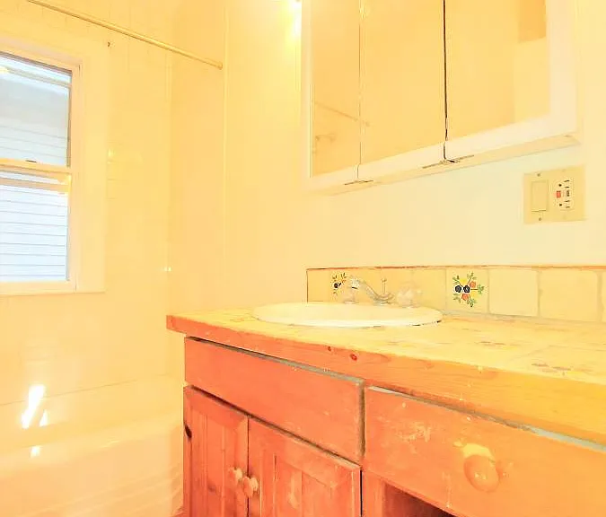 14 Glenwood Ave #2 — Photo 12
