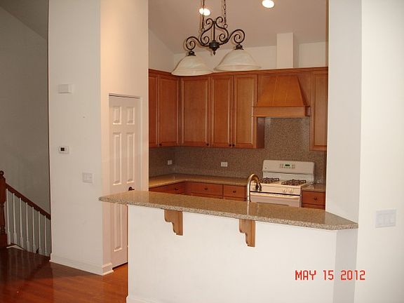 5th image of 371 Broadmoor Ln