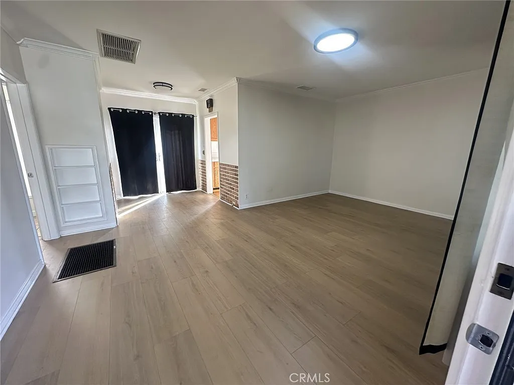 2 bed, 720 sqft, $3,000 — Photo 3
