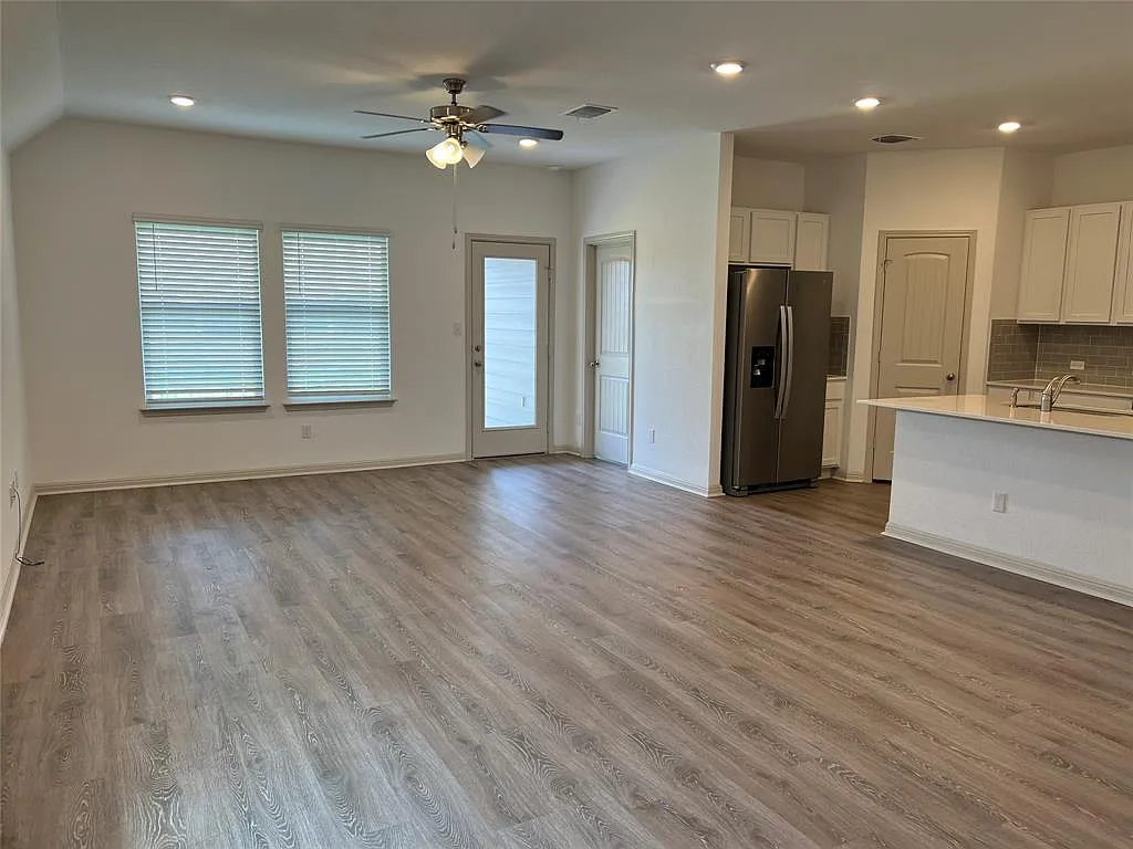 3 bed, 2.0 bath, 1472 sqft, $1,950 — Photo 4