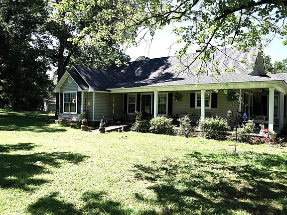 3rd image of 826 County Road 82