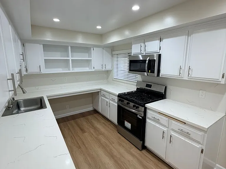 15323 Weddington Street — Photo 11