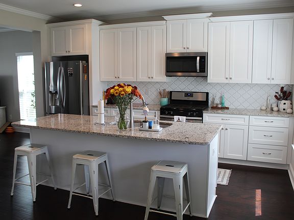 5th image of 1707 Sparkleberry Ln