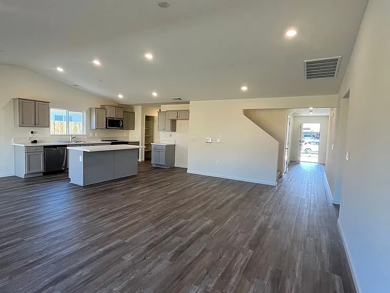 1654 Pacific Dr — Photo 16