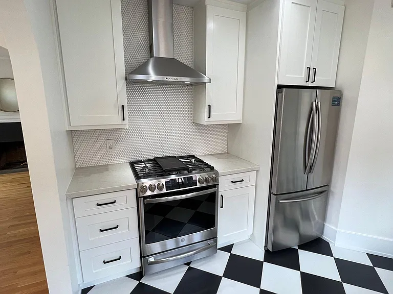 1130 E Palm Ln — Photo 13