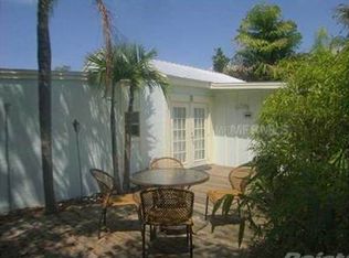 2910 Gulf Dr, Holmes Beach, FL 34217