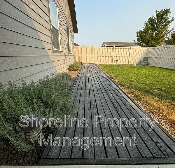 511 Diamond Lake St — Photo 15
