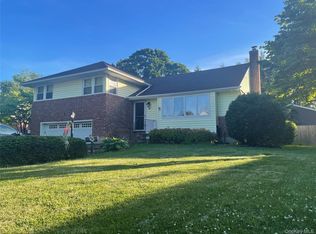 25 Reed Lane, Westbury, NY 11590