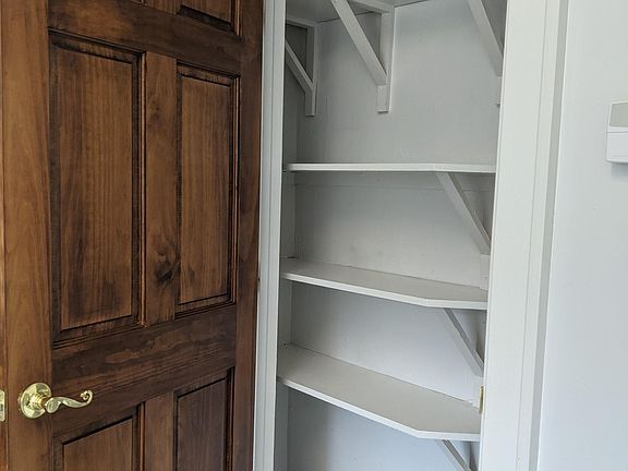 4th image of 522 Delta Ave #2