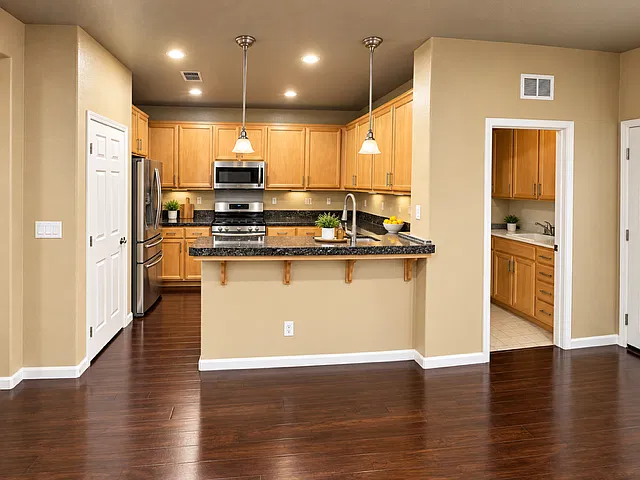 3 bed, 2.5 bath, 2136 sqft, $3,200 — Photo 3