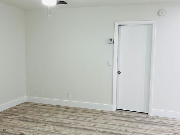 4th image of 1008 18th Ave N APT 3
