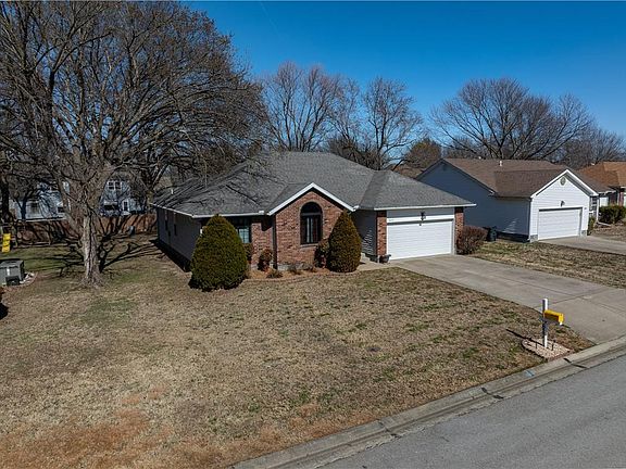 2nd image of 623 Windsor Cir
