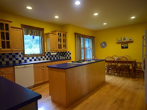 island with stove/range