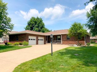 25 Linden St, Canton, IL 61520