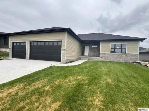 535 108th St, Lincoln, NE 68527
