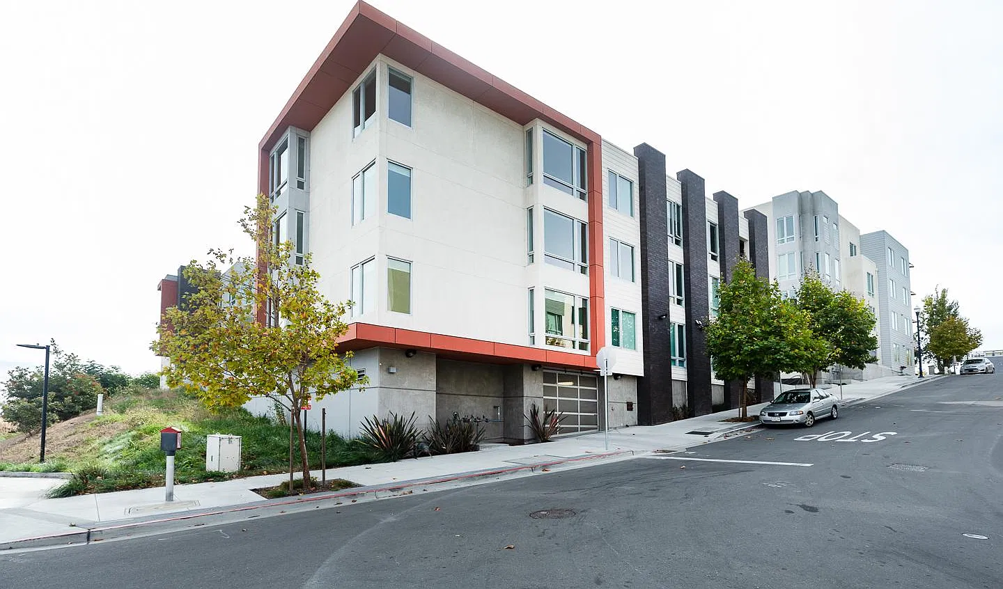 2 bed, 969 sqft, $4,488 — Photo 3